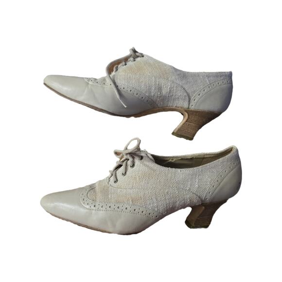 Nine West Woman's Wingtips sz 7Mwith Heels and Laces. One flaw/Pics EUC - Picture 7 of 9